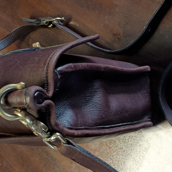 Vintage COACH Genuine Brown Soft Leather  Messenger Bag W/ Gold Hardware - Picture 4 of 13